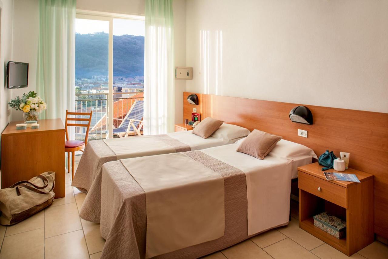 Hotel Europa Finale Ligure Buitenkant foto